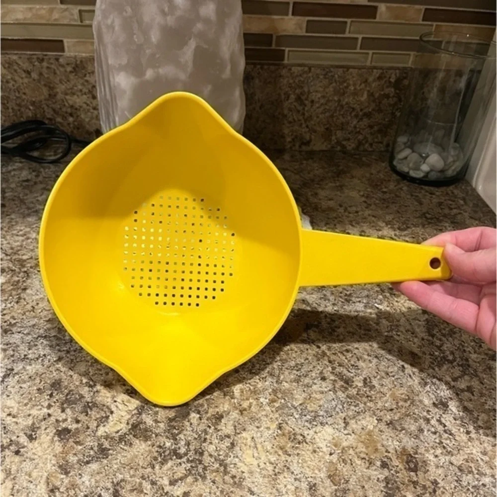 Vintage Tupperware Double Spouted Strainer